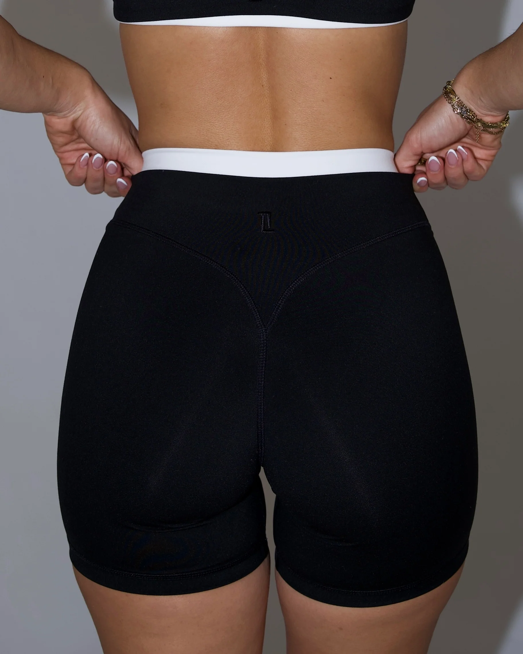 Layered Sculpt Short - Black & White - Image 3