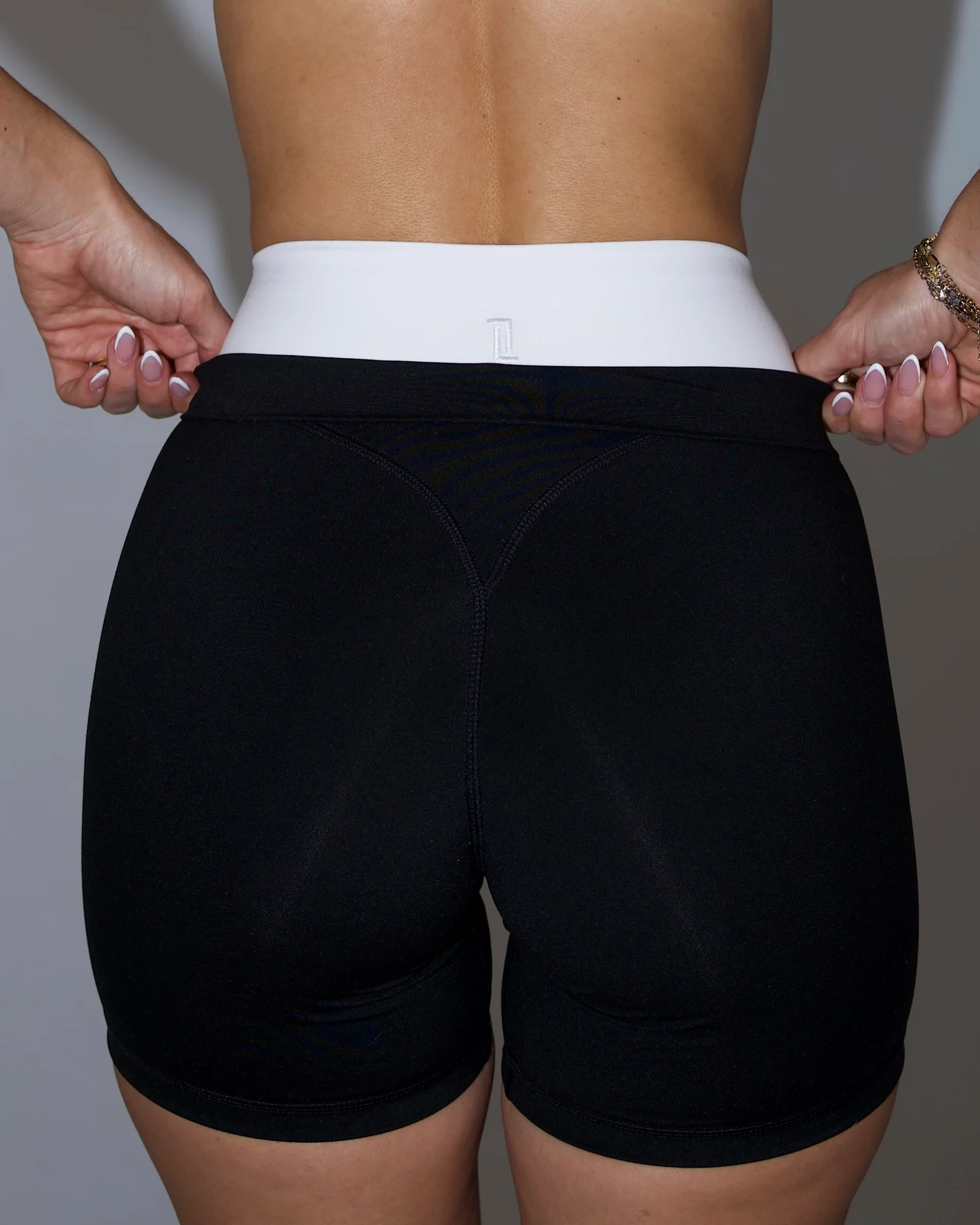 Layered Sculpt Short - Black & White - Image 5
