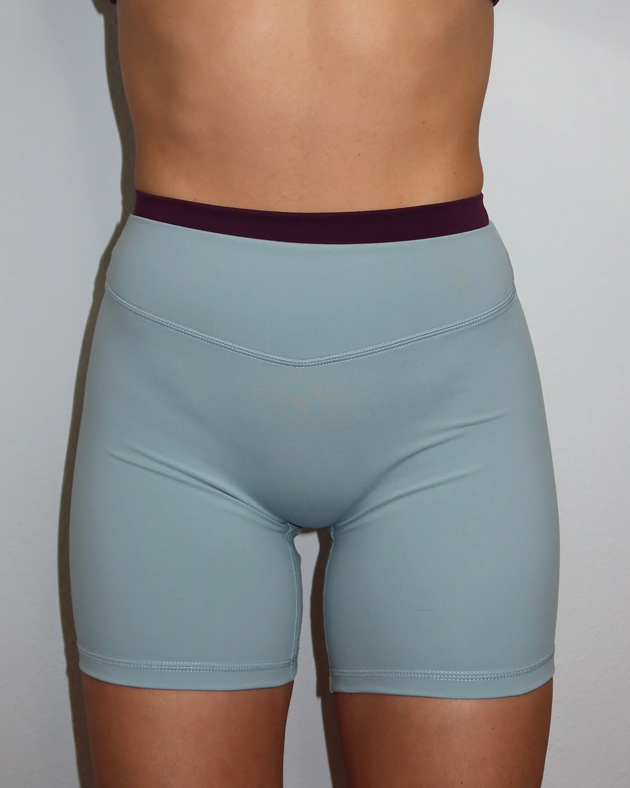Layered Sculpt Short - Icey Blue & Merlot - Image 3